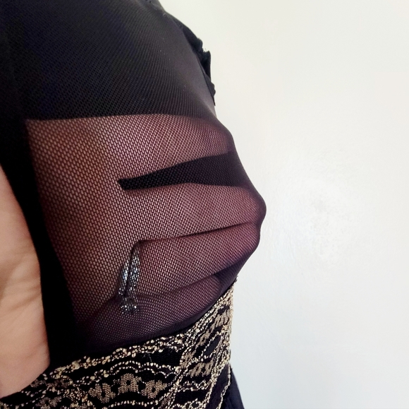 En creme black and gold mini unique dress. Size S - Picture 4 of 15